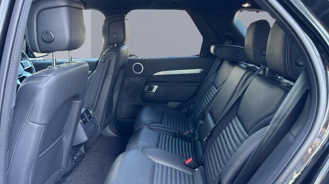 Land Rover Discovery 3.0 D350 Dynamic SE 5dr Auto Diesel Station Wagon - Image 4